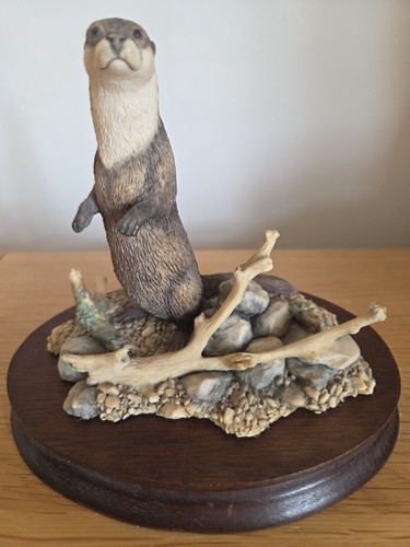 Border fine arts otter - border,