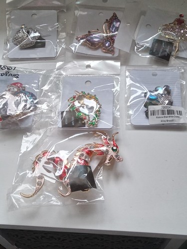 Joblot new brooches - brooches, x7