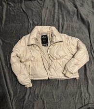 hollister beige cropped puffer