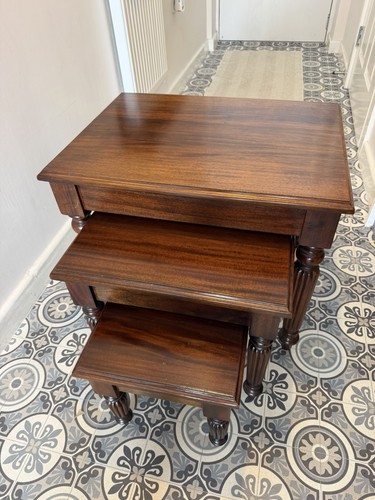 Pillar nest tables - nest,