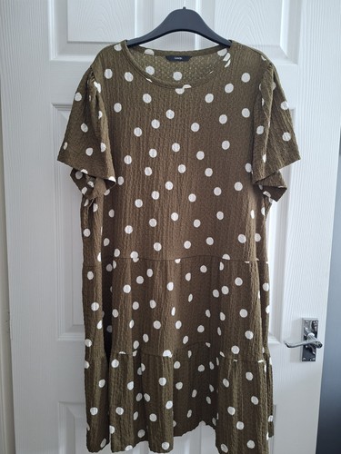 Ladies dress size spotted - 22,