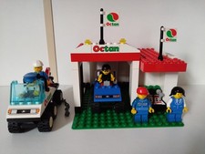 Lego modified Octan Gas Station: 5 Minifigures, 1 truck, 1 car and a Gas Station