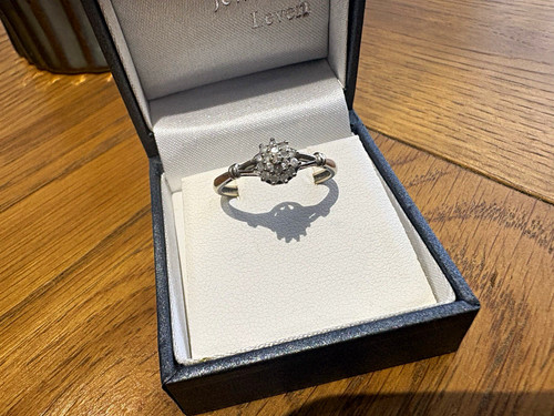 9ct white gold diamond cluster - white,