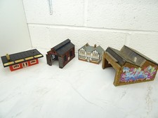 OO GAUGE MODEL RAILWAY BUILDINGS X 4 STATION/HOUSE/LOCO SHEDS (LOOK)