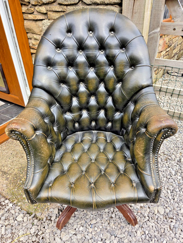 Green leather chesterfield - green,