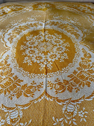 Vintage 1940 double bedcover - vintage,