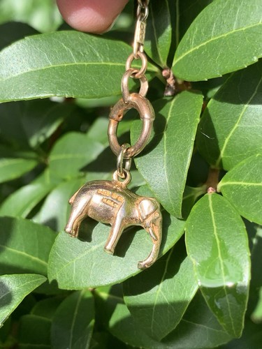 9ct gold elephant charm - gold,