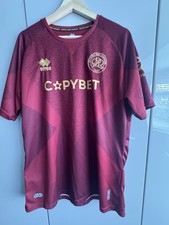QPR 2024-25 goalkeeper shirt