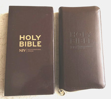 HOLY BIBLE NIV Brown Zipped