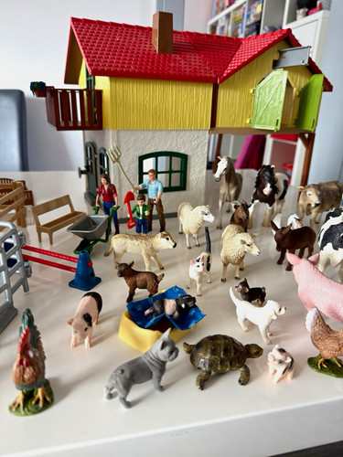 Large schleich farm - large,
