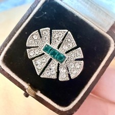 Art Deco Style ring Emerald
