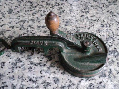 Vintage metal bean slicer - metal,