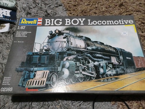 Revell scale locomotive - 1/87,