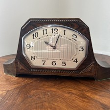 Antique Deco Oak Cased Mantle Clock in Good Working Order 