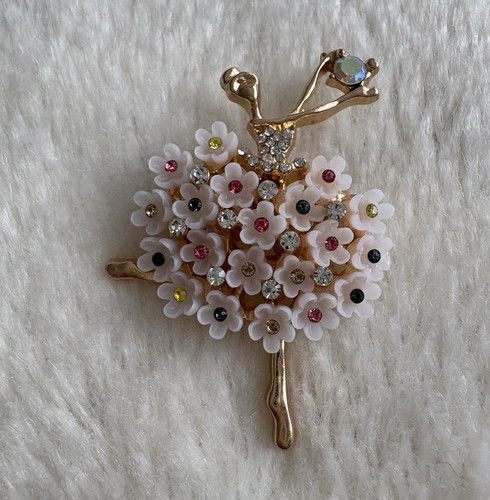 Gold tone flower brooch - tone,