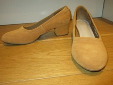 Ladies BNWOT M&S suede leather mustard yellow court shoes, size 5.5