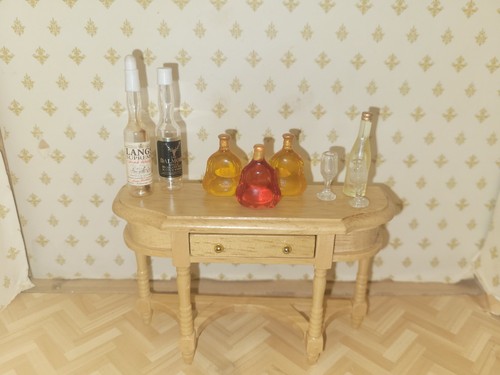Scale dolls house - 1:12,