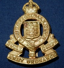 RAOC ROYAL ARMY ORDNANCE CORPS REGIMENT OFFICERS GILDING METAL CAP BADGE K/C