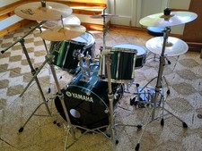 Yahama Stage Custom 5pc. drum kit. Incl. hardware, cymbals and soft cases