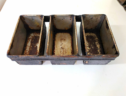 Vintage section metal loaf - 3-section,