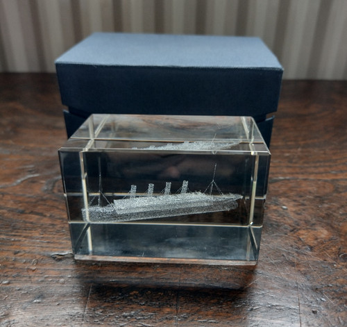 White star line rms titanic - star,