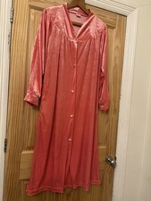 VINTAGE VELVET DRESSING GOWN