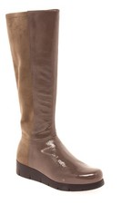 UNISA  suede and patent