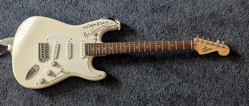 Squier stratocaster guitar - stratocaster,