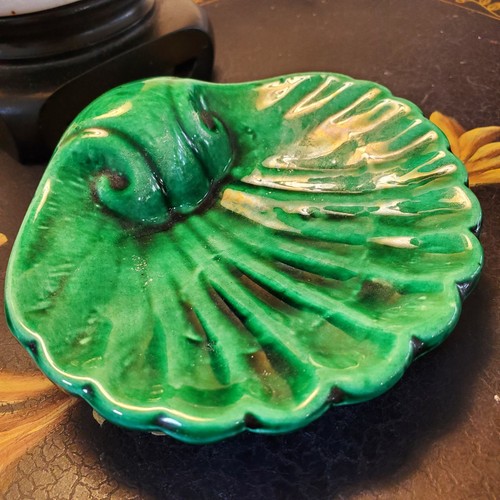 Emerald green clam - emerald,
