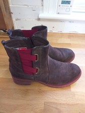 Rieker Tan leather & Red
