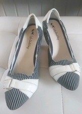 UGLY DUCKLING SIZE 7 NAVY/ OFF