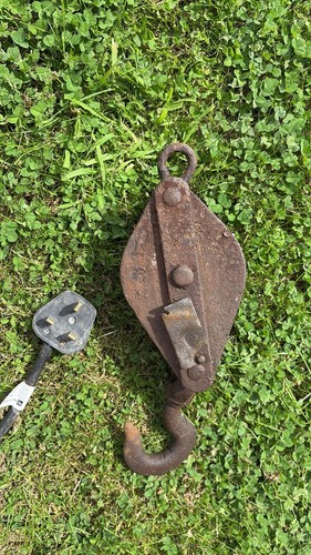 Vintage metal lifting - lifting, pulley