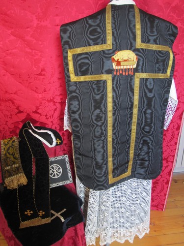 Black silk chasuble embroidery - black,