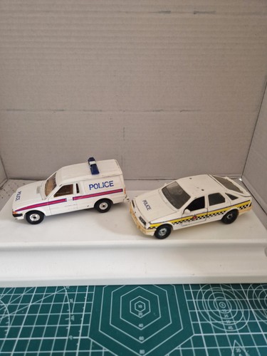 Corgi police ford escort van - police,