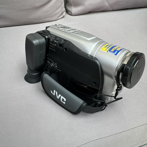 Jvc compact vhs camcorder - jvc,