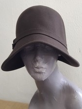 GENUINE VINTAGE SUZANNE BETTLEY BROWN FELT CLOCHE HAT STIFF RIM M