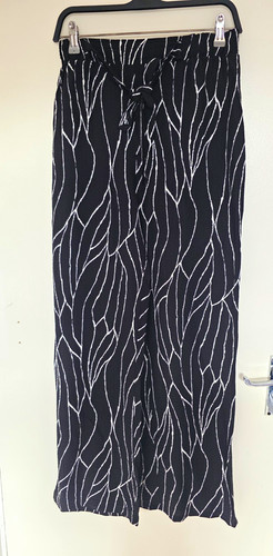 Primark black white abstract - &,
