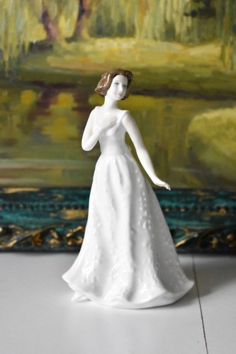 Royal doulton lady figurine - royal,