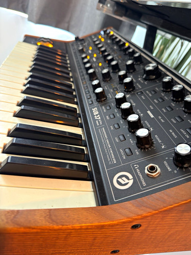 Moog sub analogue - moog,
