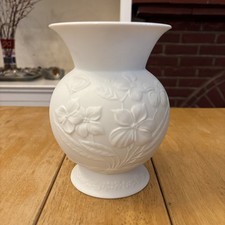 Kaiser Biscuit Porcelain Raised Flower 16 cm Vase with Box