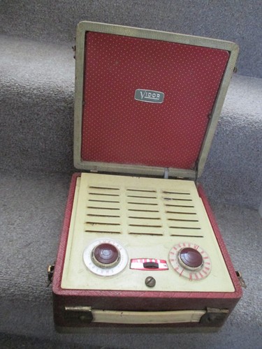Vidor portable radio - vidor, vintage