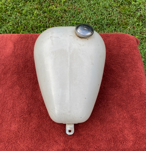 Mustang low tunnel gas tank - low,