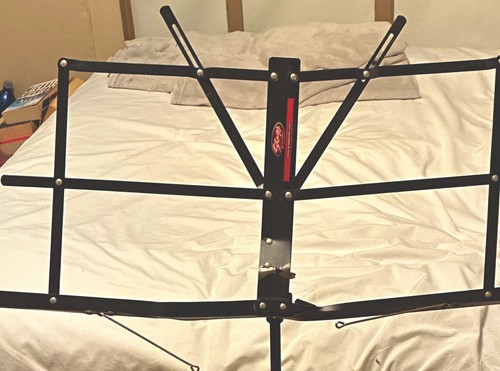 Black metal tripod sheet - black,