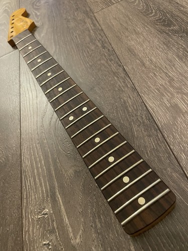 Genuine fender stratocaster - fender, 21