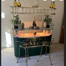 Vintage Retro Cocktail Bar /