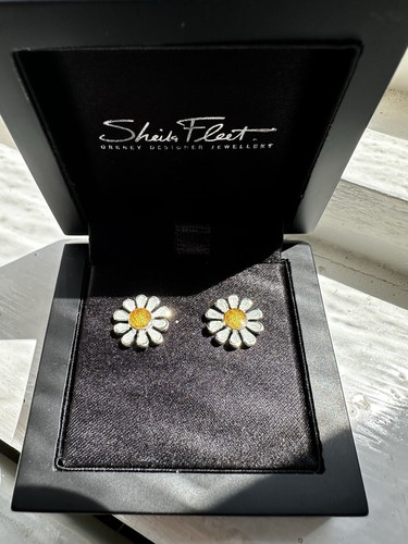 Sheila fleet daisies dawn - fleet,