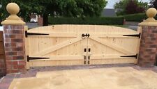WOODEN DRIVEWAY GATES 3FT