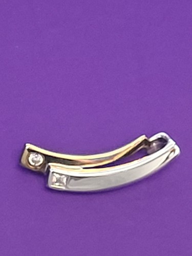 9ct gold pendant two - 9ct, two-tone