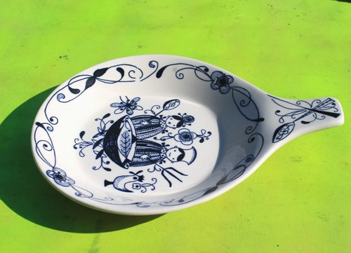Vintage ceramic serving dish - serving,