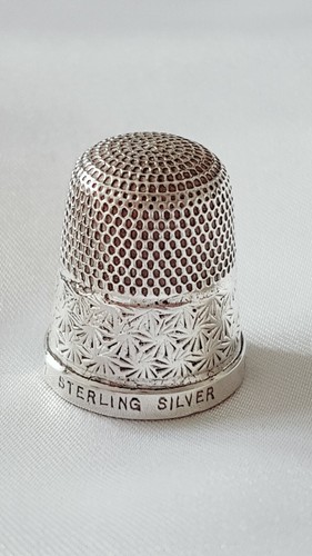 Thimble size daisy - daisy, swirls